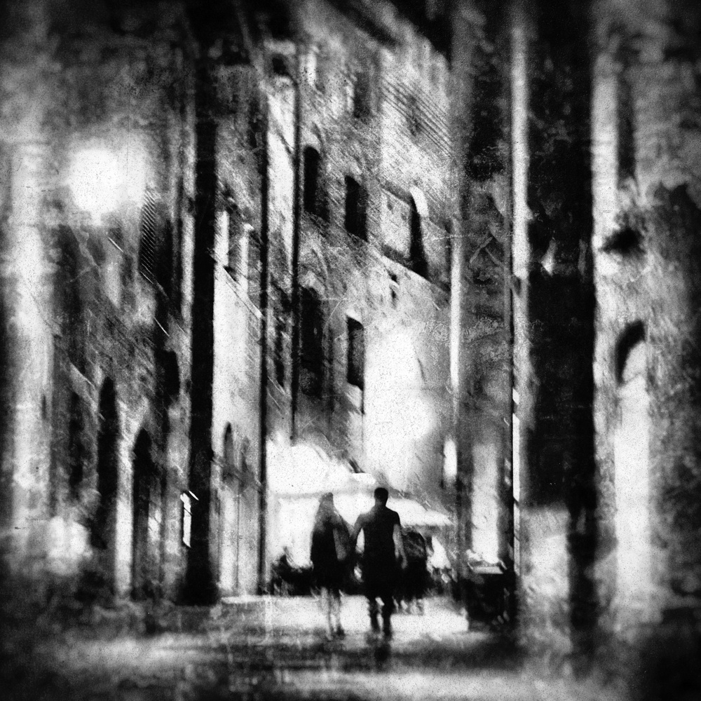 couple at night von Vincenzo Pascale