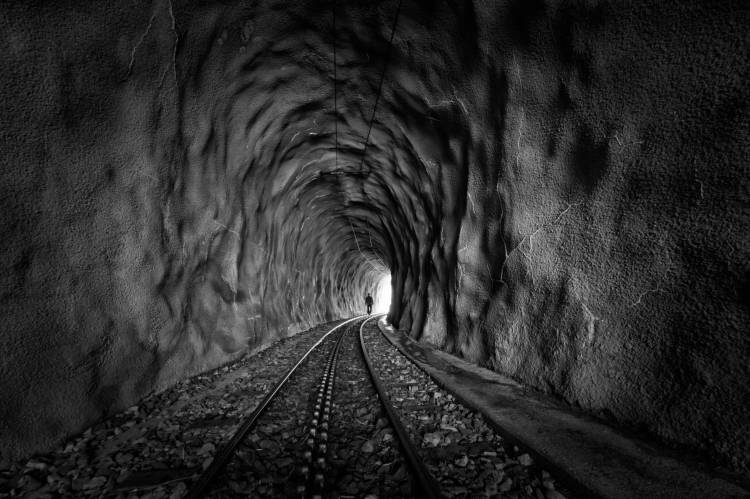 In the bowels of the mountain-BW von Vito Guarino
