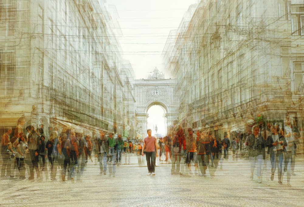 Walking through the city von Vitor Martins