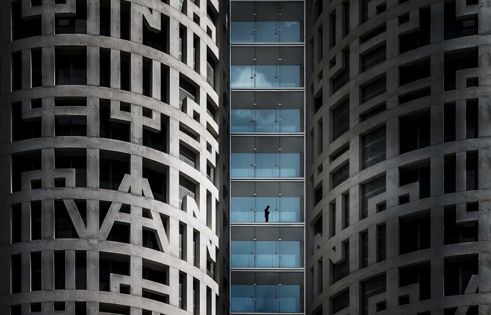 The man of third floor von vladi garcia