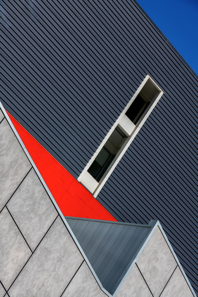 On The Verge von Wayne Pearson