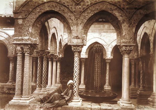 Palermo: Jüngling in arabischer Tracht im Kreuzgang von Monreale von Wilhelm von Gloeden