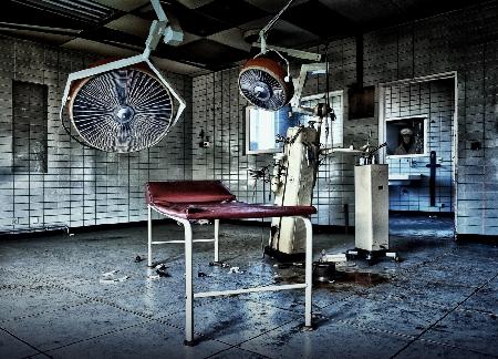 O P E R A T I O N  R O O M  I