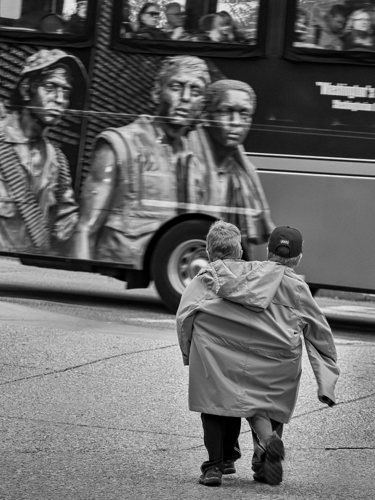 Two Generations von Xiaohong Zhang