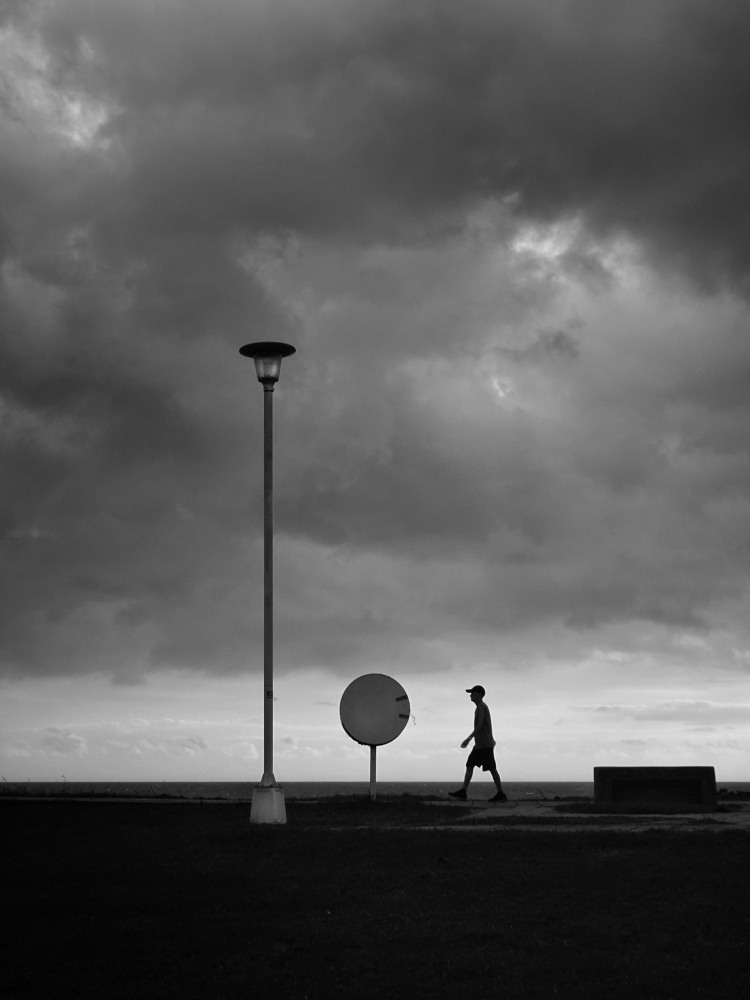 Alone von Yi-Tang Wang