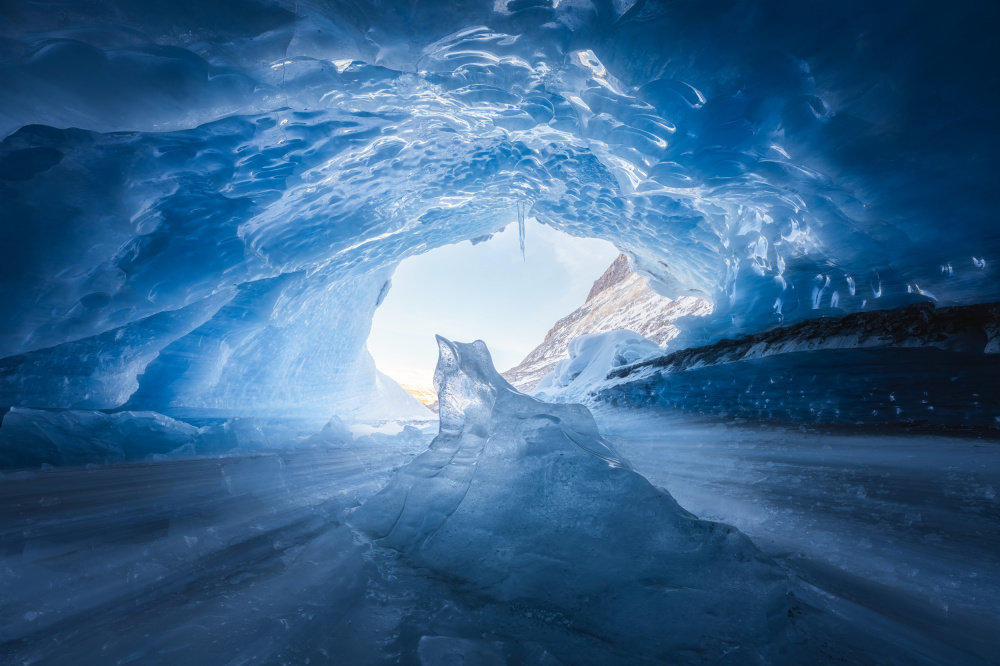 In and Out Glacier von Yongnan Li （李永男）
