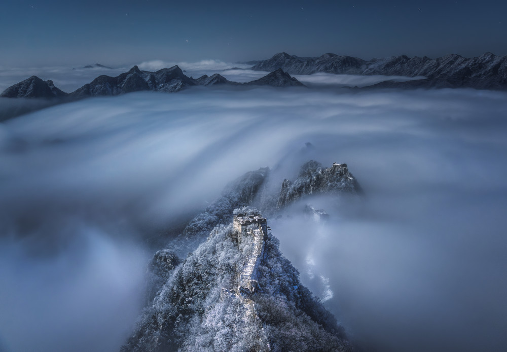 Flowing clouds pass over the Jian Kou Great Wall von Yuan Cui