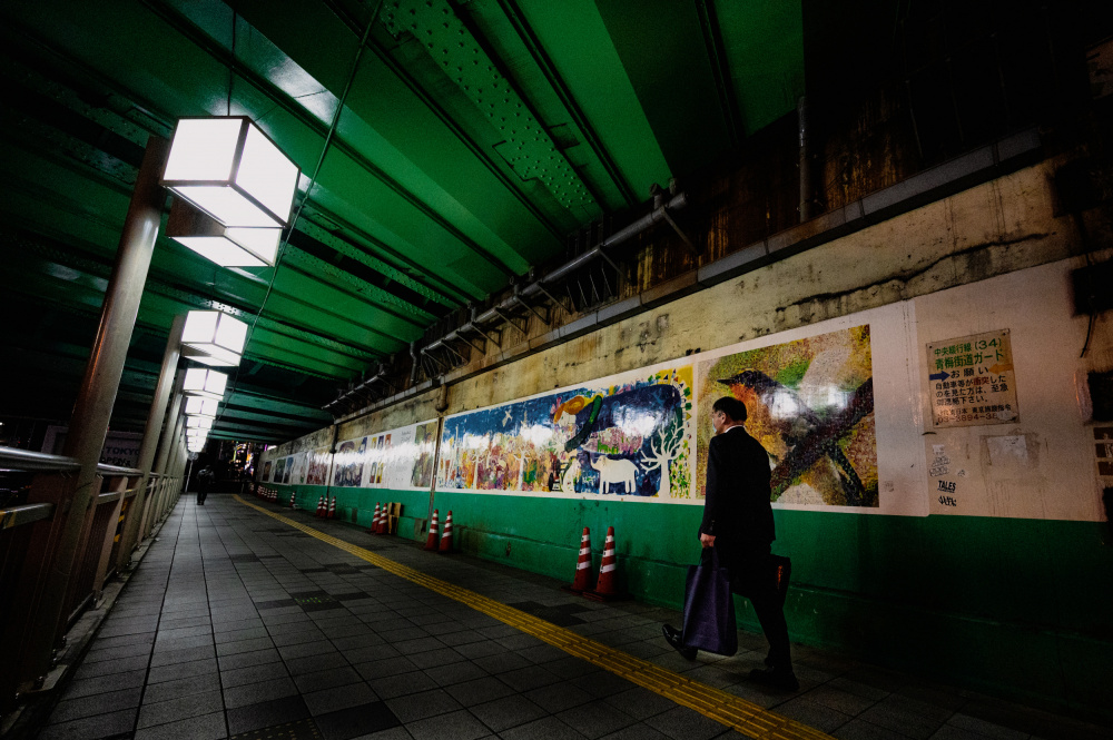 Going home by underpass von Yuichi Mine