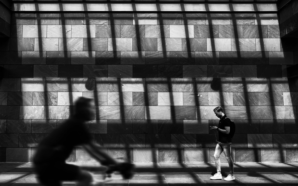 The boundary between light and shadow is you von Yvette Depaepe