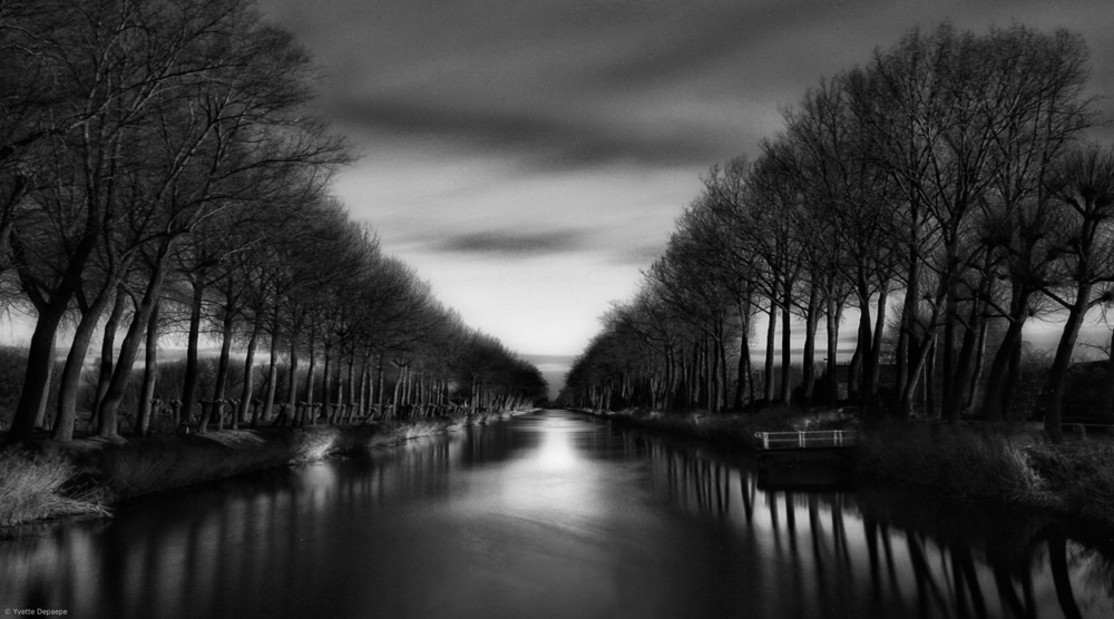 Flanders canals are charged with magic von Yvette Depaepe